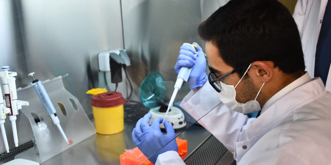 Selçuk Üniversitesi'nde geliştirilen Türkiye'nin ilk mRNA aşısının yazın kullanıma sunulması planlanıyor