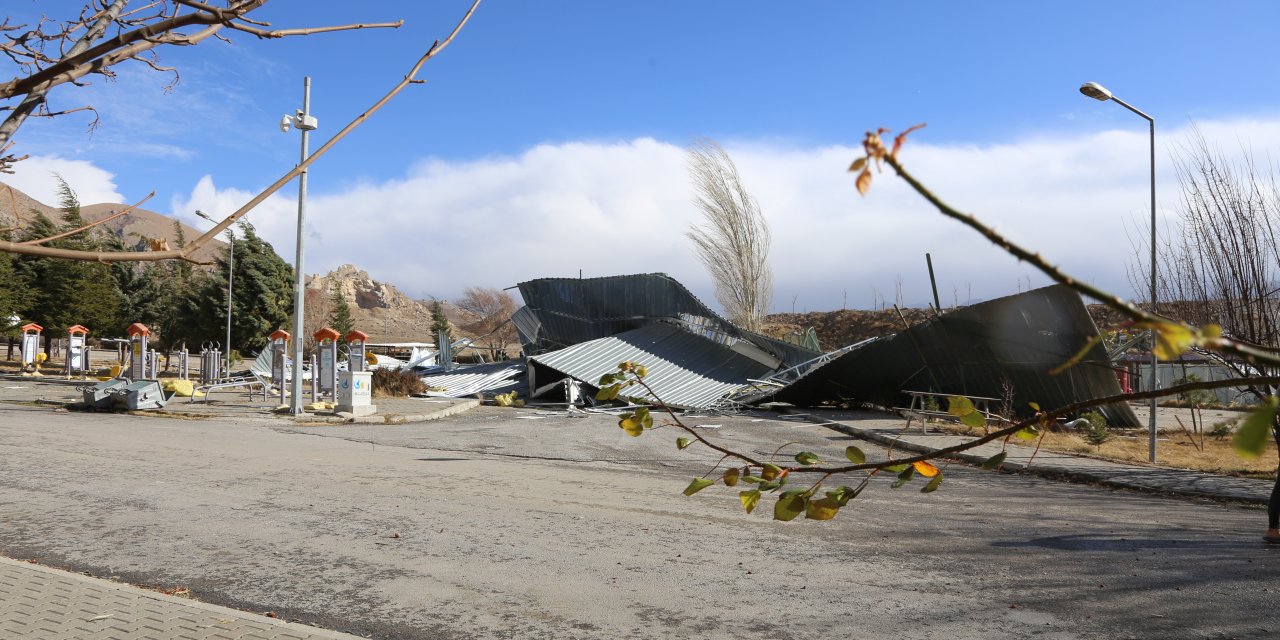 Halkapınar'da şiddetli rüzgar hasara yol açtı