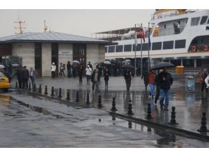 İstanbul’da Sağanak Yağış Etkili Oluyor