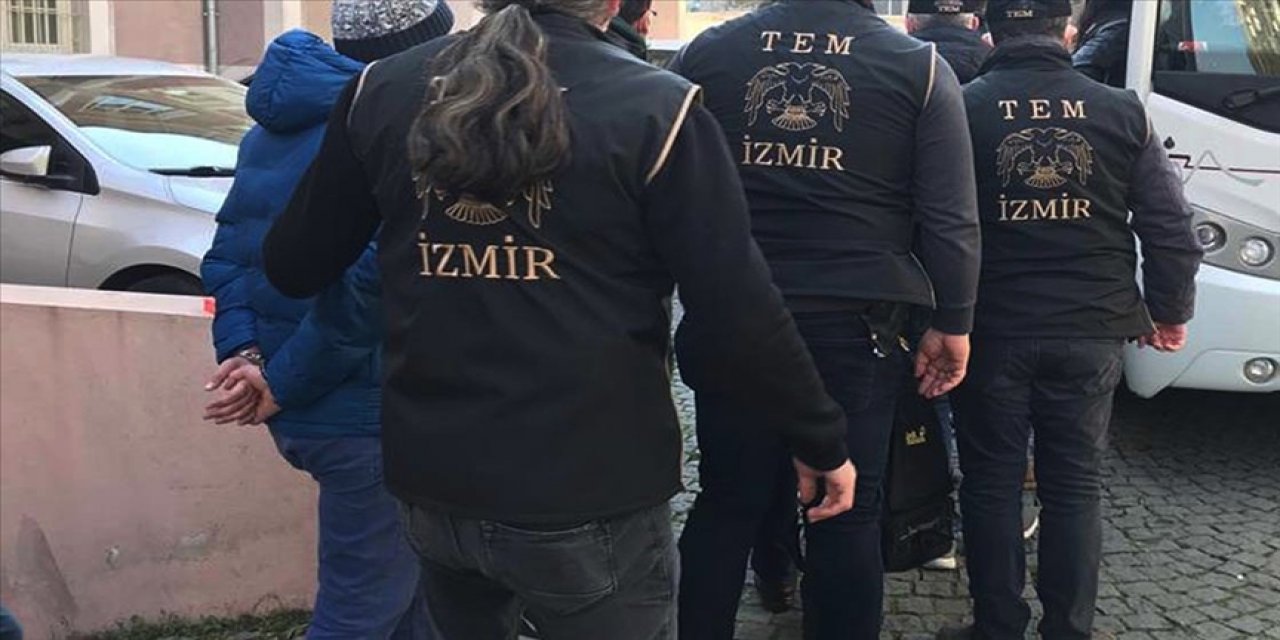 İzmir'de FETÖ'nün hücre evlerine yönelik operasyonda 35 şüpheli yakalandı