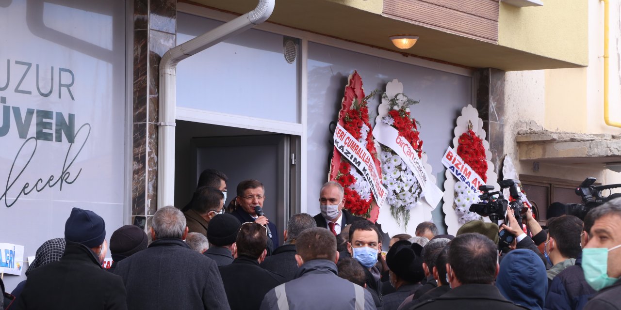 Gelecek Partisi Genel Başkanı Davutoğlu, Çumra'da ilçe teşkilatının açılışını yaptı