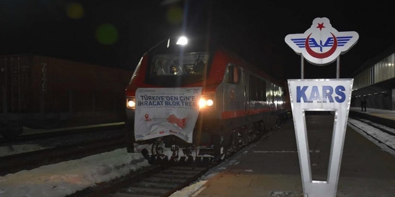Çin'e gidecek bor yüklü ihracat treni Kars'tan Gürcistan'a uğurlandı