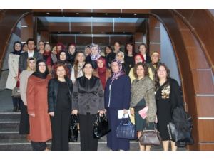 Kadınlar Yarım Kalan Eğitimlerini Gönül Elçilerinin Desteğiyle Tamamlayacak