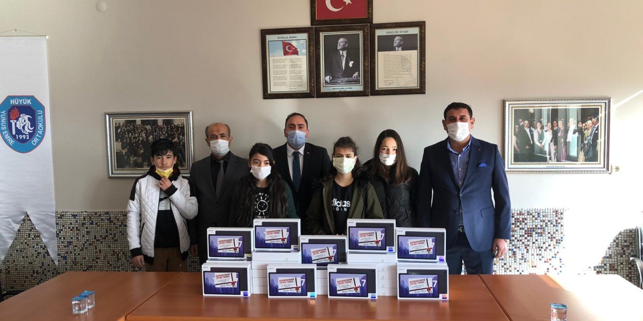 Büyükşehir Belediyesi'nden Hüyük'teki öğrencilere tablet desteği