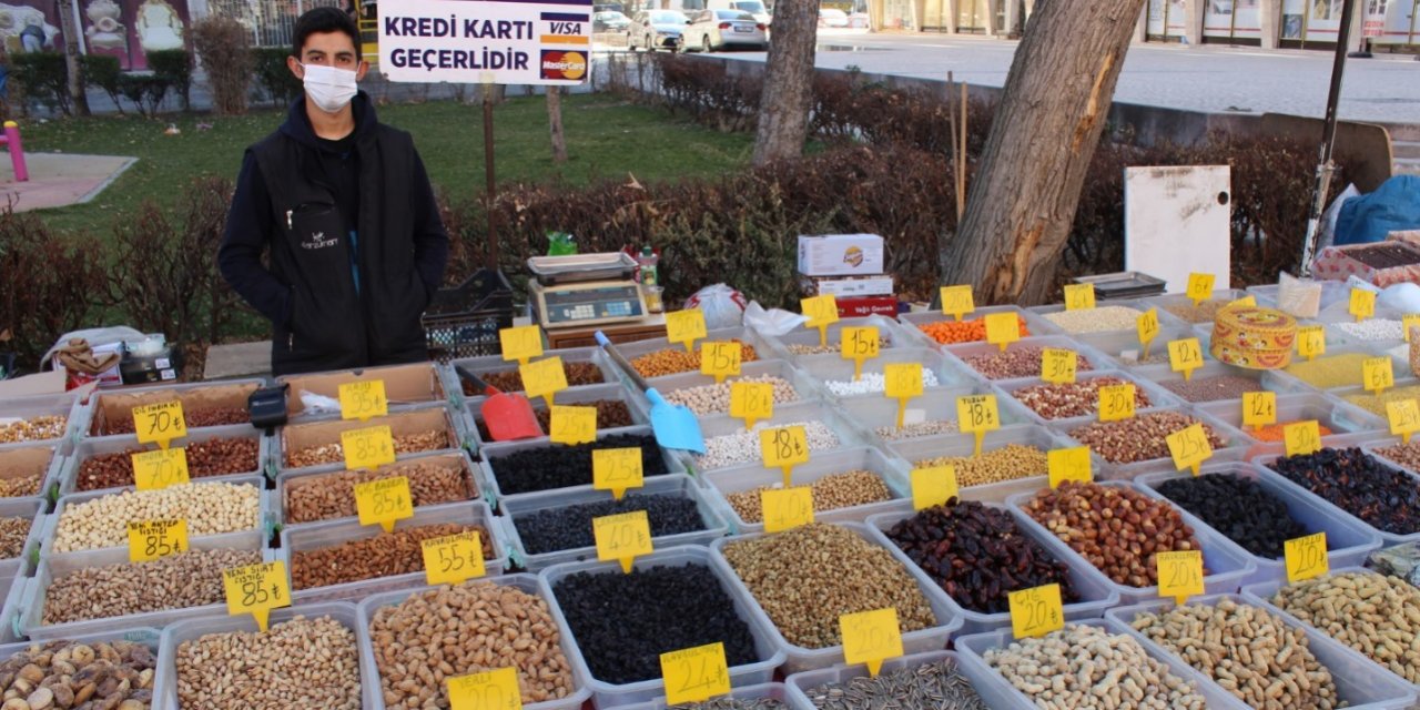 Kuruyemiş tezgâhlarının vazgeçilmezi çekirdek oldu