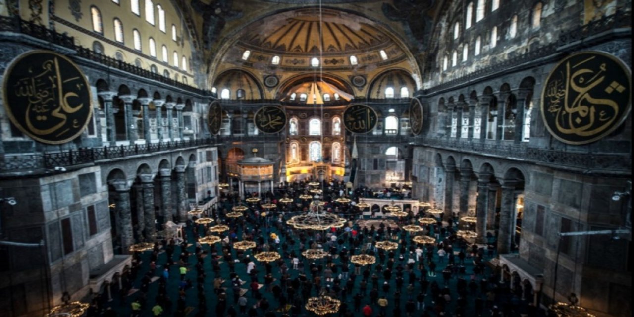 Ayasofya Camii yeni çehresiyle hayran bıraktı