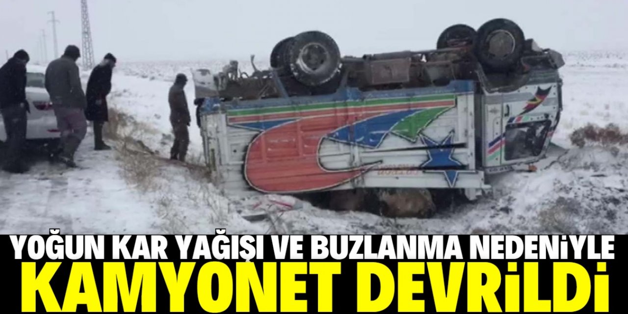 Konya'da kamyonet buzlanma nedeniyle devrildi