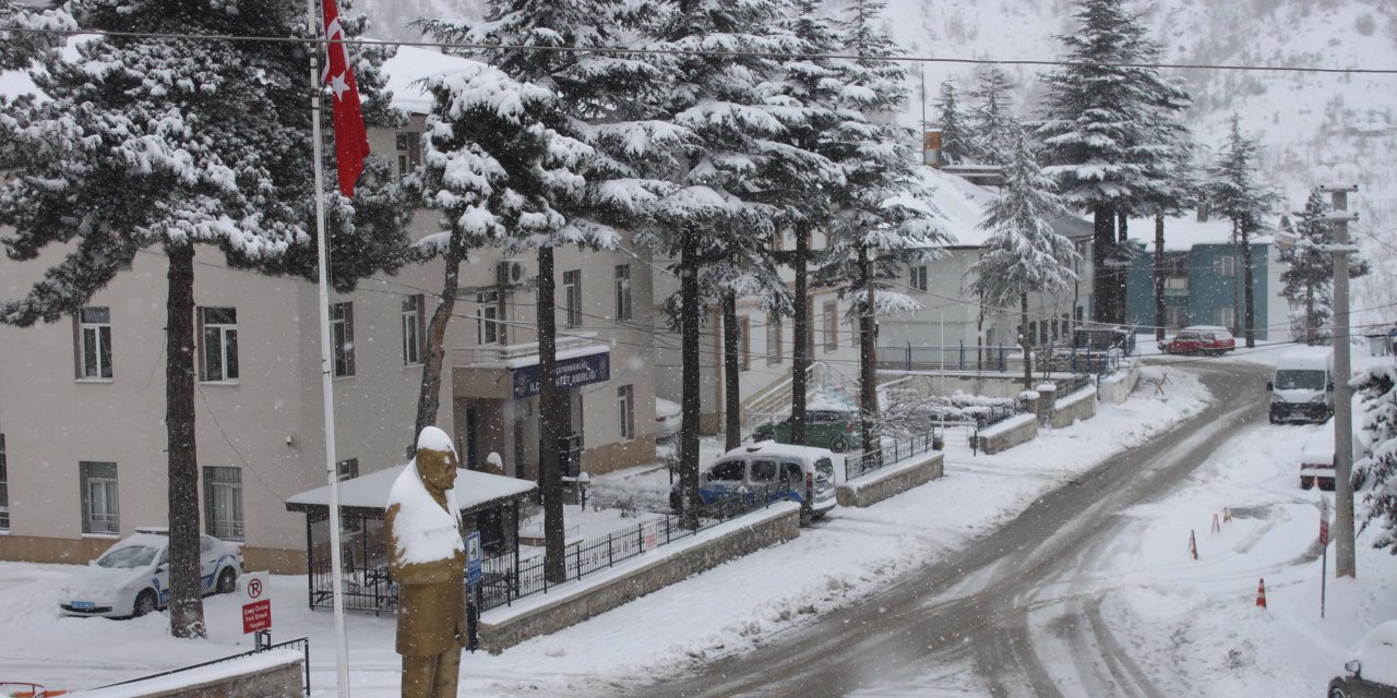 Orta Toroslar'da kar yağışı etkili oldu