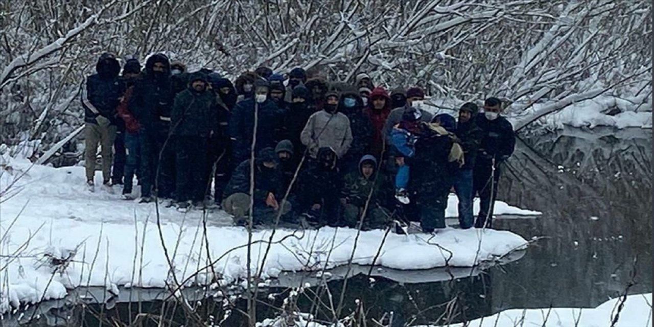 MSB: Yunanistan tarafından ölüme terk edilen düzensiz göçmenler kurtarıldı