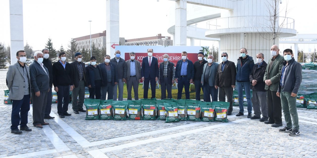 Konya Büyükşehir'den çiftçiye sertifikalı yonca tohumu desteği