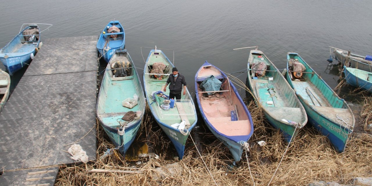 Beyşehir Gölü'nde balık av yasağı başladı