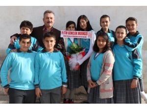 Öğrenciler Emekli Öğretmenleri Ziyaret Etti