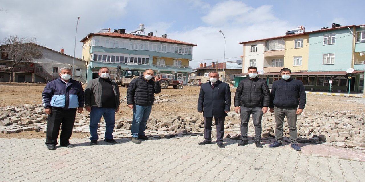 Yalıyühük'te Cumhuriyet Meydanı çevre düzenlemesi inşaatı başladı