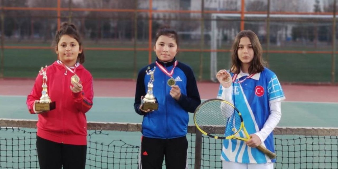Hafta Sonu Tenis Turnuvasında Gençlikspor’dan 3 Madalya