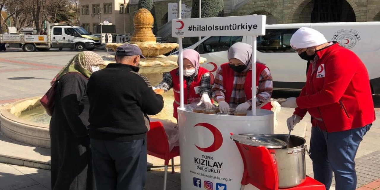 Türk Kızılay Selçuklu’dan hoşaf-ekmek ikramı