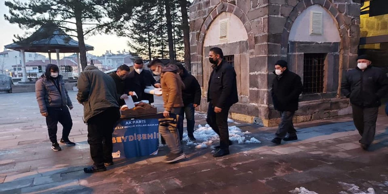 Seydişehir'de vatandaşlar sabah namazında şehitler için buluştu