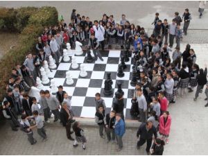 Okul Bahçelerine Satranç Alanları Oluşturuluyor