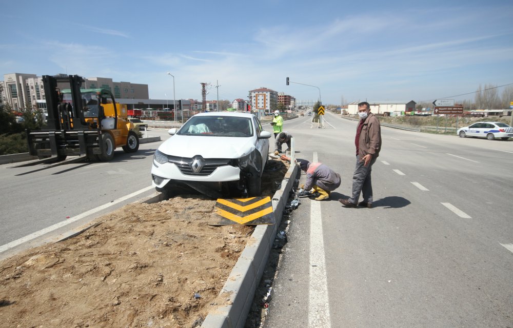 Konya'da otomobille motosikletin çarpıştığı kazada 2 kişi yaralandı