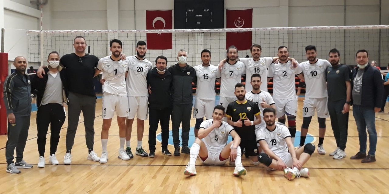 Konya Büyükşehir Belediyespor Erkek Voleybol Takımı sezonu galibiyetle kapattı