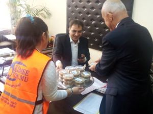 Kimse Yok Mu'dan Aşure İkramı