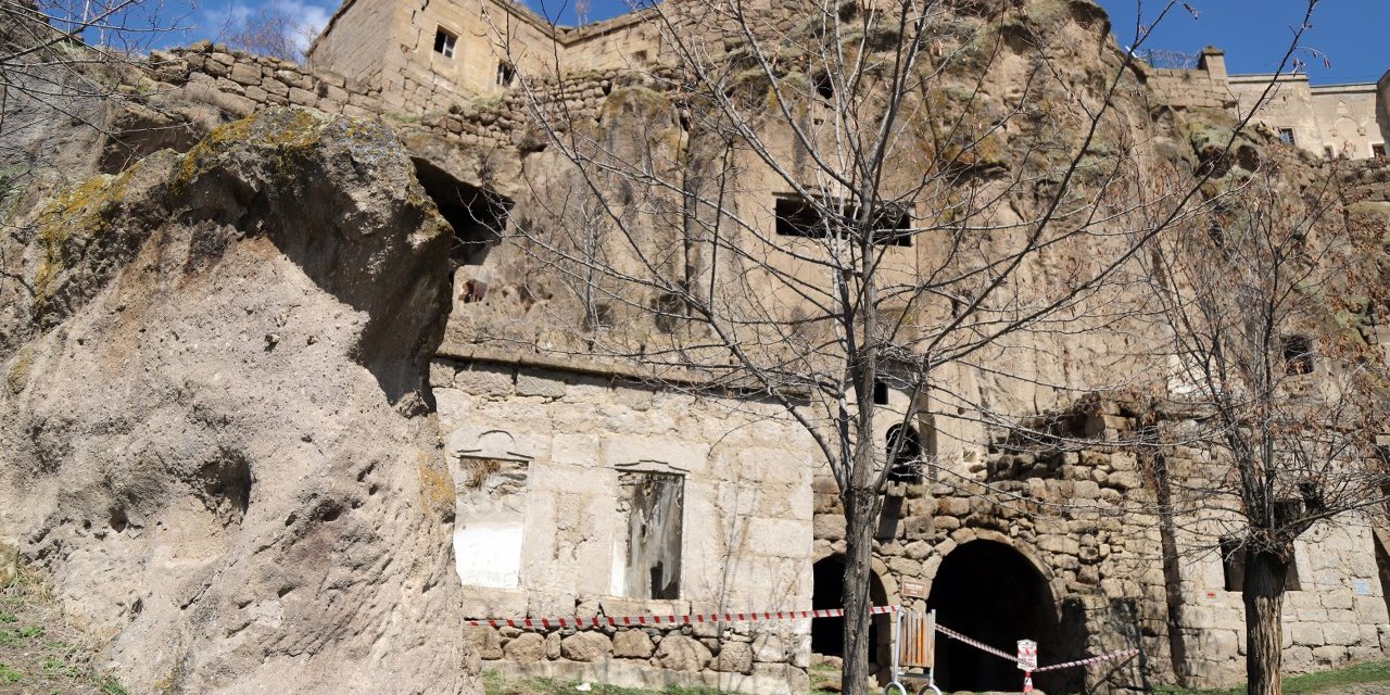 Aksaray Manastır Vadisi'ndeki yer altı şehri, ziyaretçilerini tarih yolculuğuna çıkartıyor
