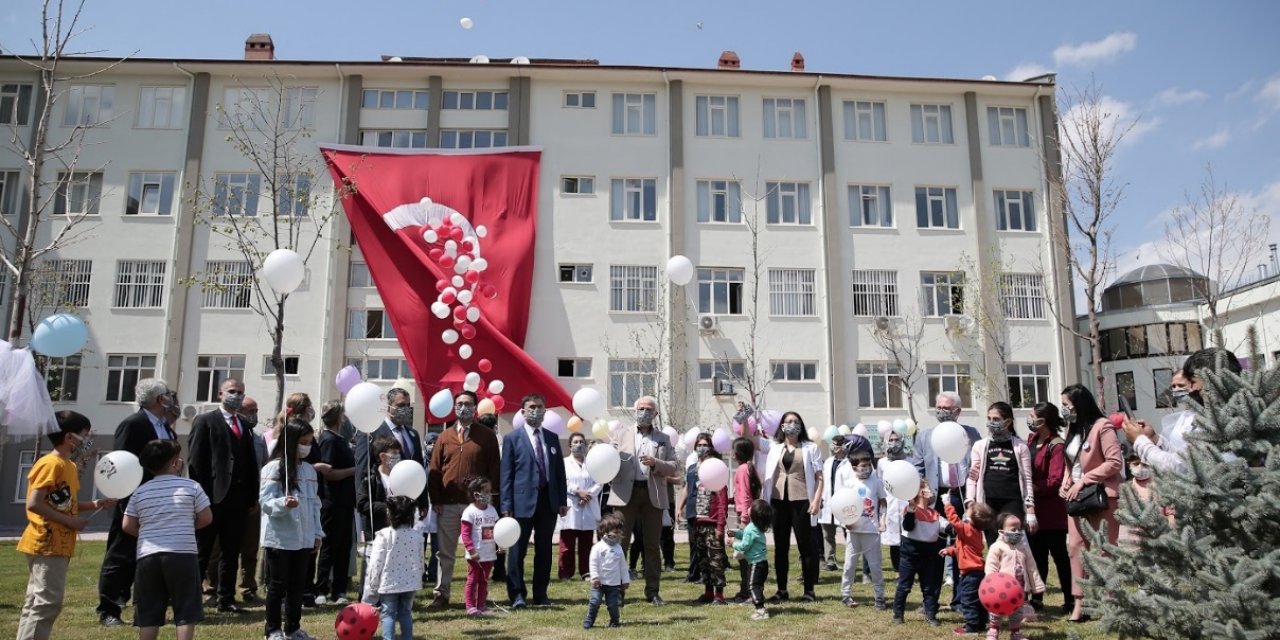 Farkındalık için balon uçurdular