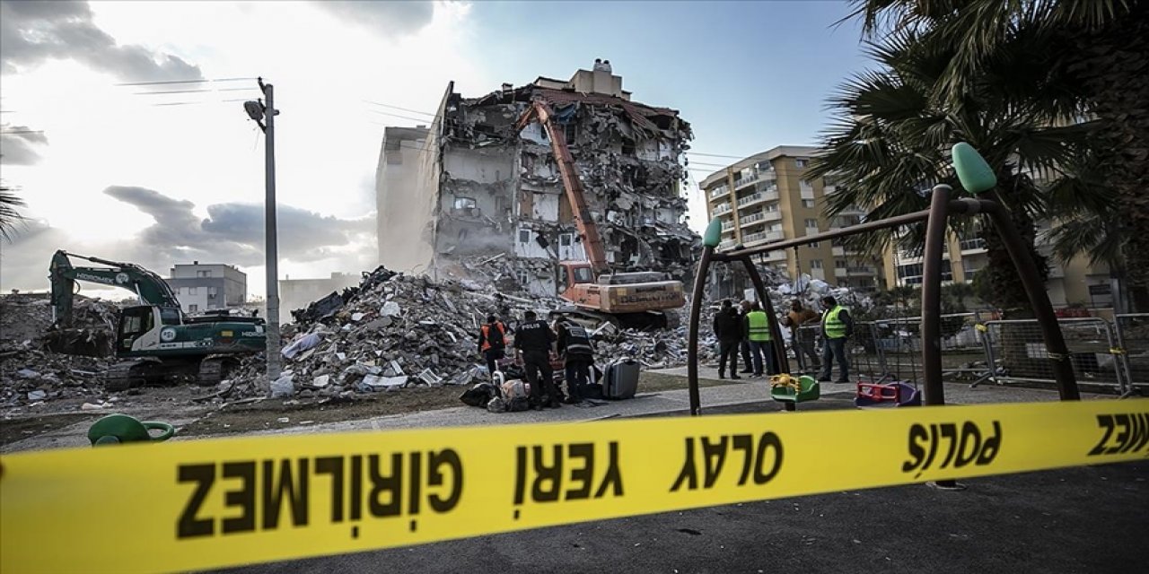 İzmir'deki depremde yıkılan binalarla ilgili 22 kişi hakkında gözaltı kararı verildi