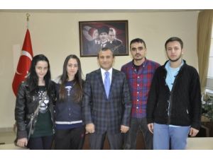 Kanser Hastası Babanın Kızını Okutma İsteği 183 Öğrencinin Önünü Açtı