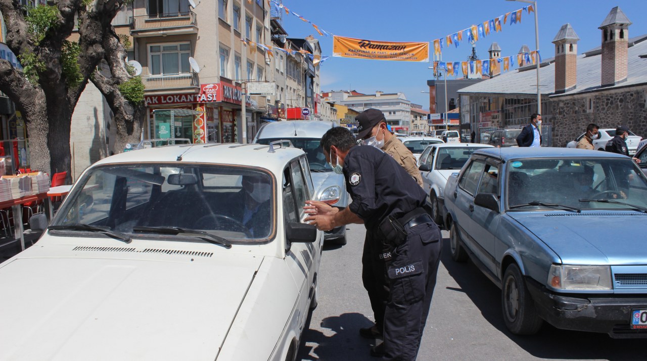 Karapınar'da Kovid-19 tedbirlerini ihlal eden 83 kişiye para cezası