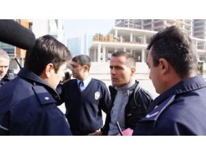 Ak Parti'de Eylem Yapmak İsterken Gözaltına Alındı