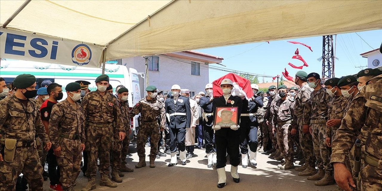 Şehit özel harekat polisi Veli Kabalay'ın naaşı Denizli'de toprağa verildi