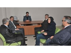 Rektör Prof. Çapoğlu’ndan Öğrenci Konseyi Ve Kazak Kültür Merkezi'ne Ziyaret