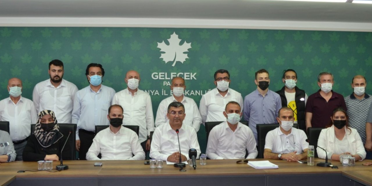 Gelecek Partililer beyaz gömlek giydi