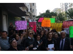 Ak Partili Kadınlar Kamer Genç’i Chp’nin Önünde Protesto Etti