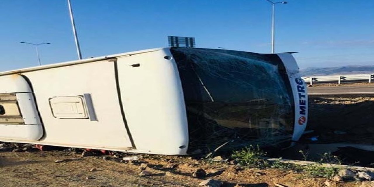 Aksaray'da yolcu otobüsü şarampole devrildi: 3 yaralı