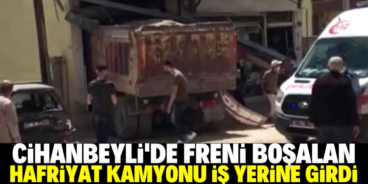 Freni boşalan hafriyat kamyonu iş yerine girdi