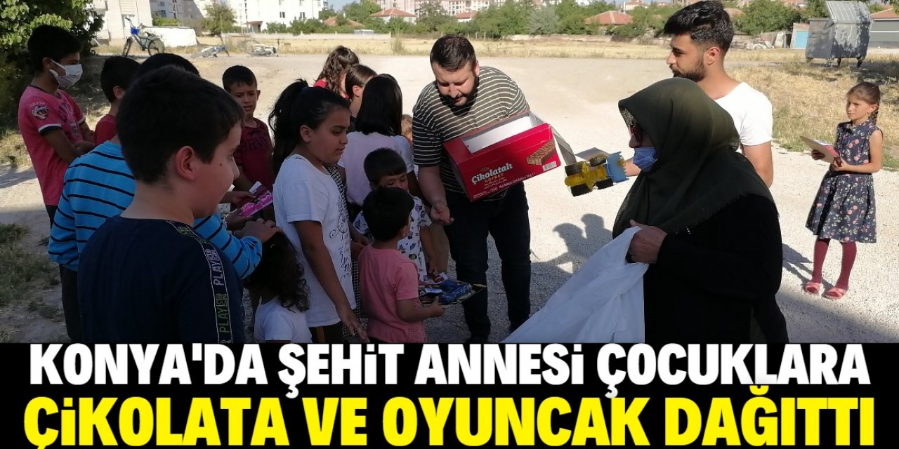 Konya'da şehit annesi çocuklara oyuncak ve çikolata dağıttı