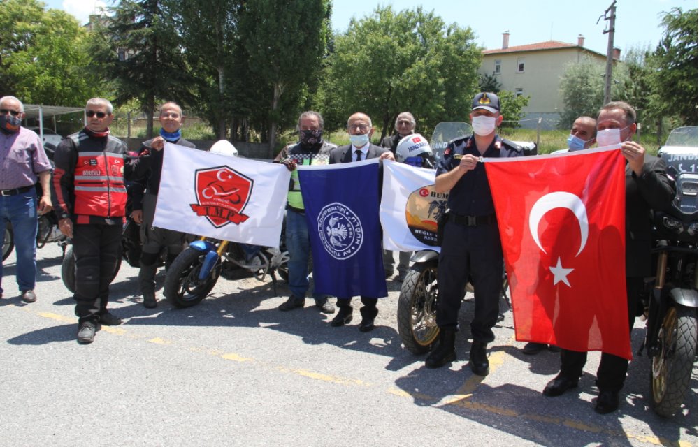 Motosiklet sevdalılarından jandarma teşkilatı için saygı sürüşü