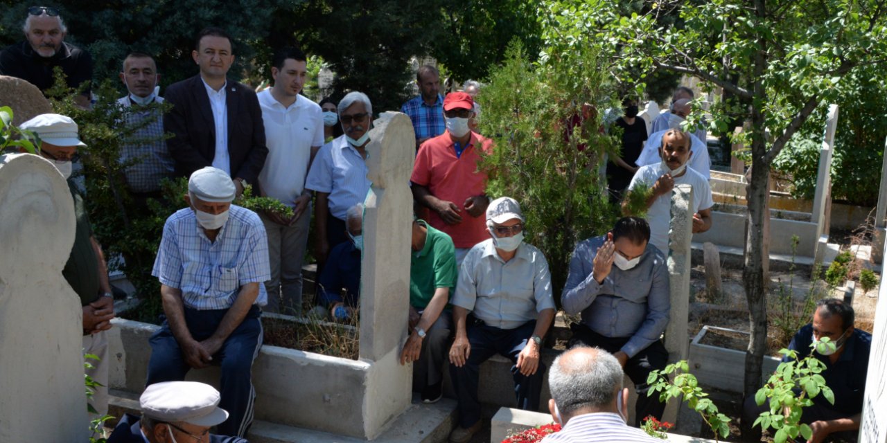 CHP eski Milletvekili Mustafa Üstündağ anıldı