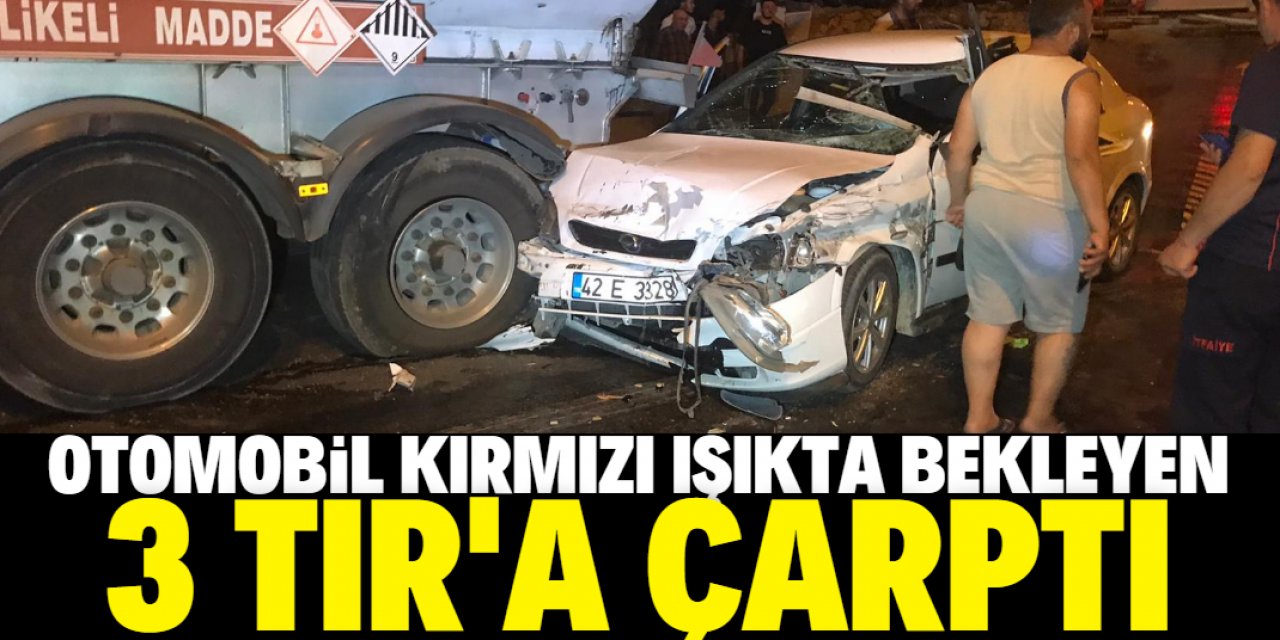 Otomobil kırmızı ışıkta bekleyen TIR'a çarptı