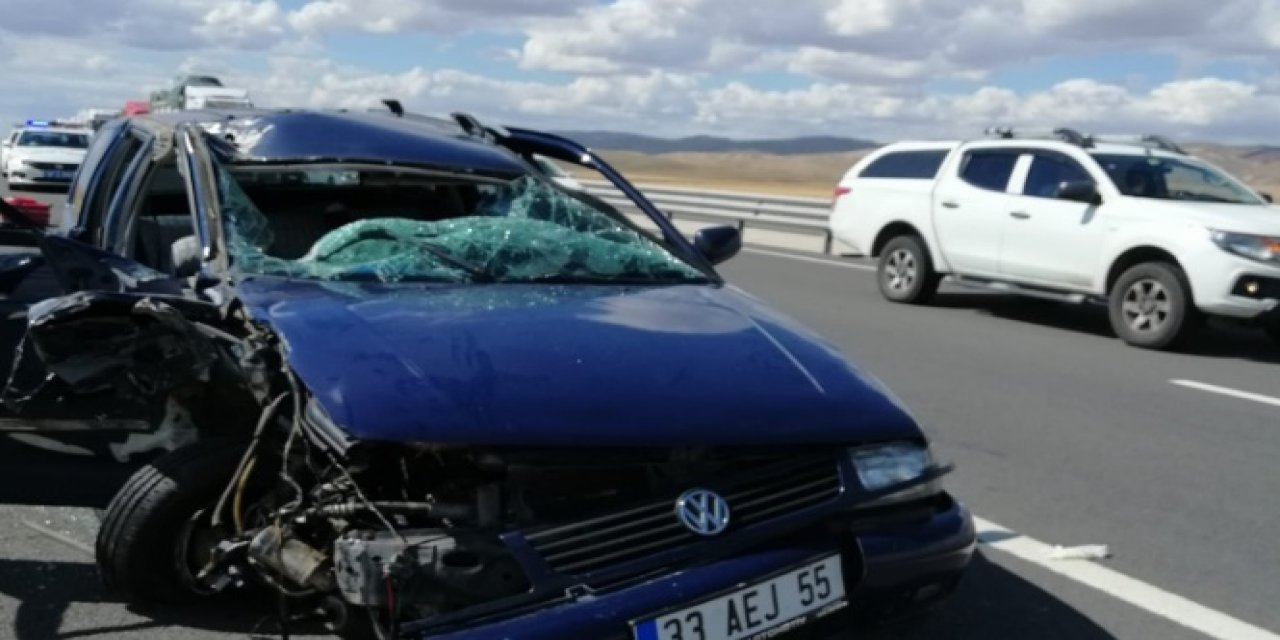 Aksaray'da otomobil TIR'a çarptı: 6 yaralı