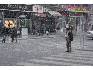 Kars, Mevsimin İlk Karıyla Beyaza Büründü