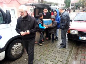 Öğrenciler, Topladıkları Harçlıklarını Yardıma Muhtaçlara Dağıttı