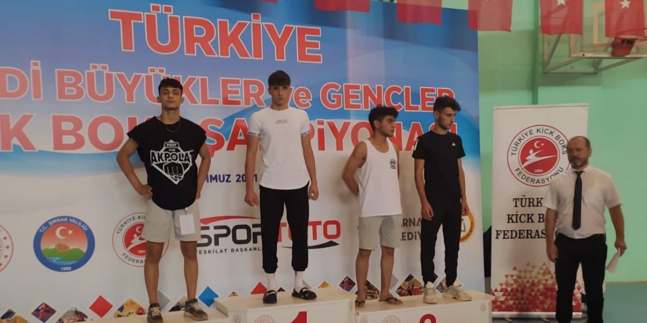 Karatay Belediyesporlu gençler, "Türkiye Ferdi Büyükler ve Gençler Kick Boks Turnuvası"ndan dereceyle döndü