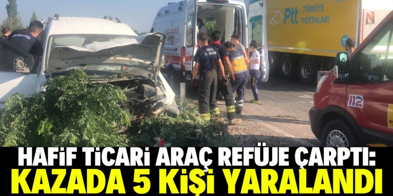 Akşehir'de refüje çarpan hafif ticari araçtaki 5 kişi yaralandı