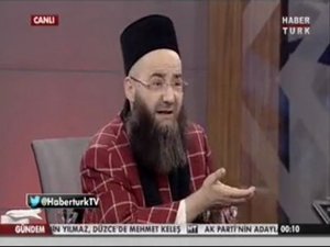 Cübbeli Hoca yeni cübbesiyle şaşırttı...