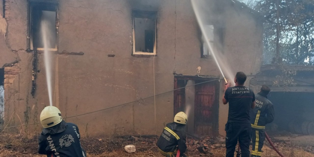 Büyükşehir, Manavgat’taki yangında söndürme çalışmalarına destek oldu