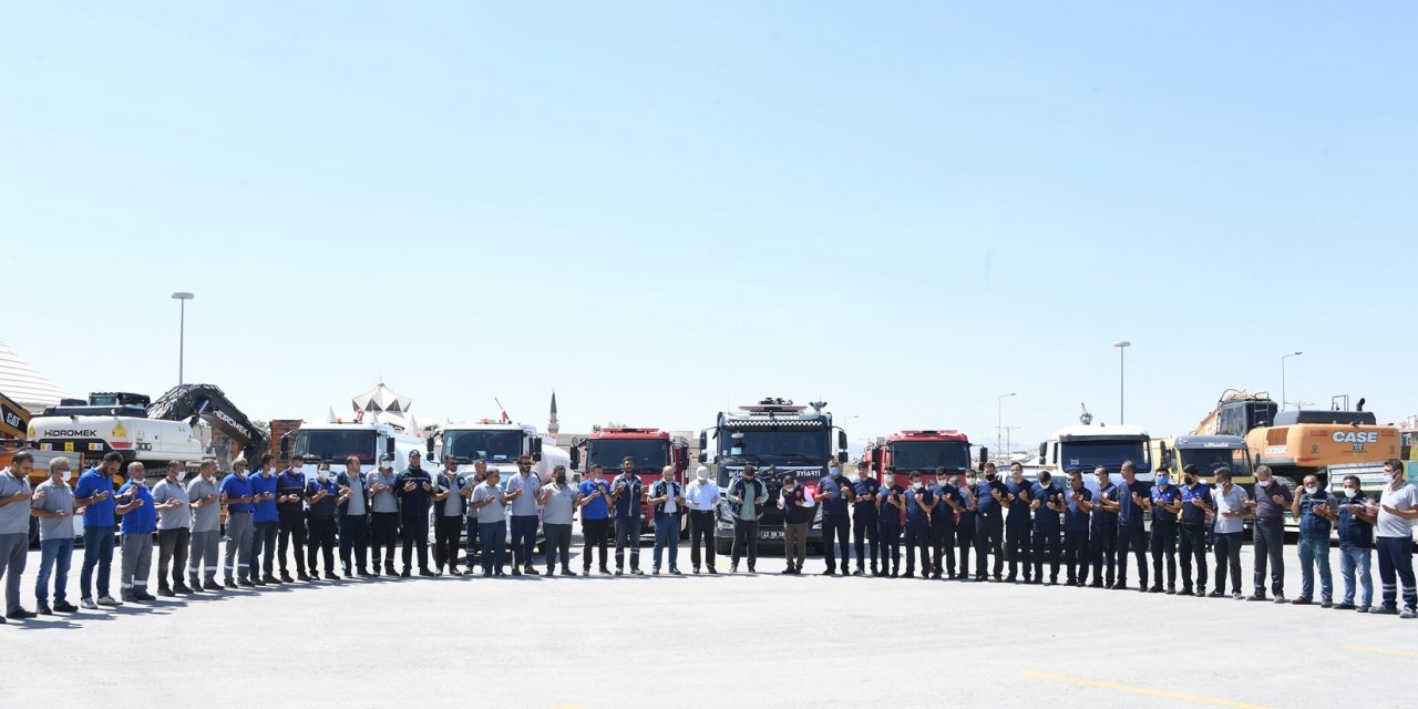 Büyükşehir Muğla'ya 23 araç daha gönderdi