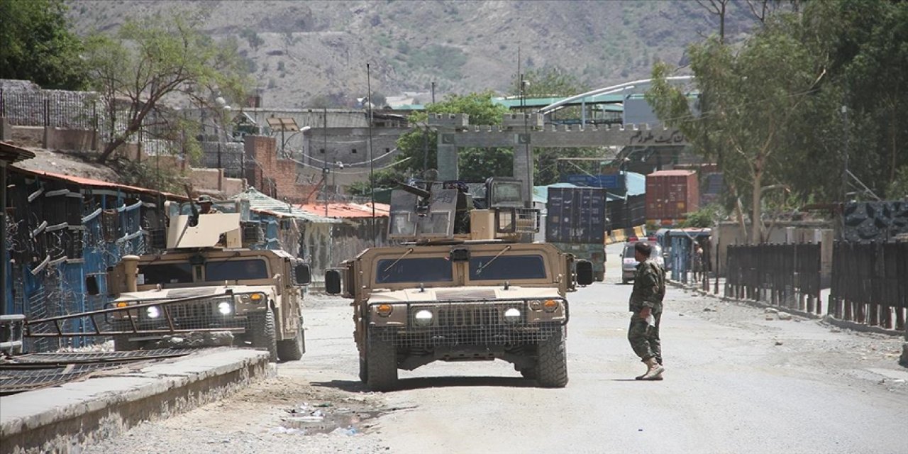 Afgan hükümet güçlerinin Taliban'a karşı kontrolünü kaybettiği vilayet sayısı 9'a yükseldi