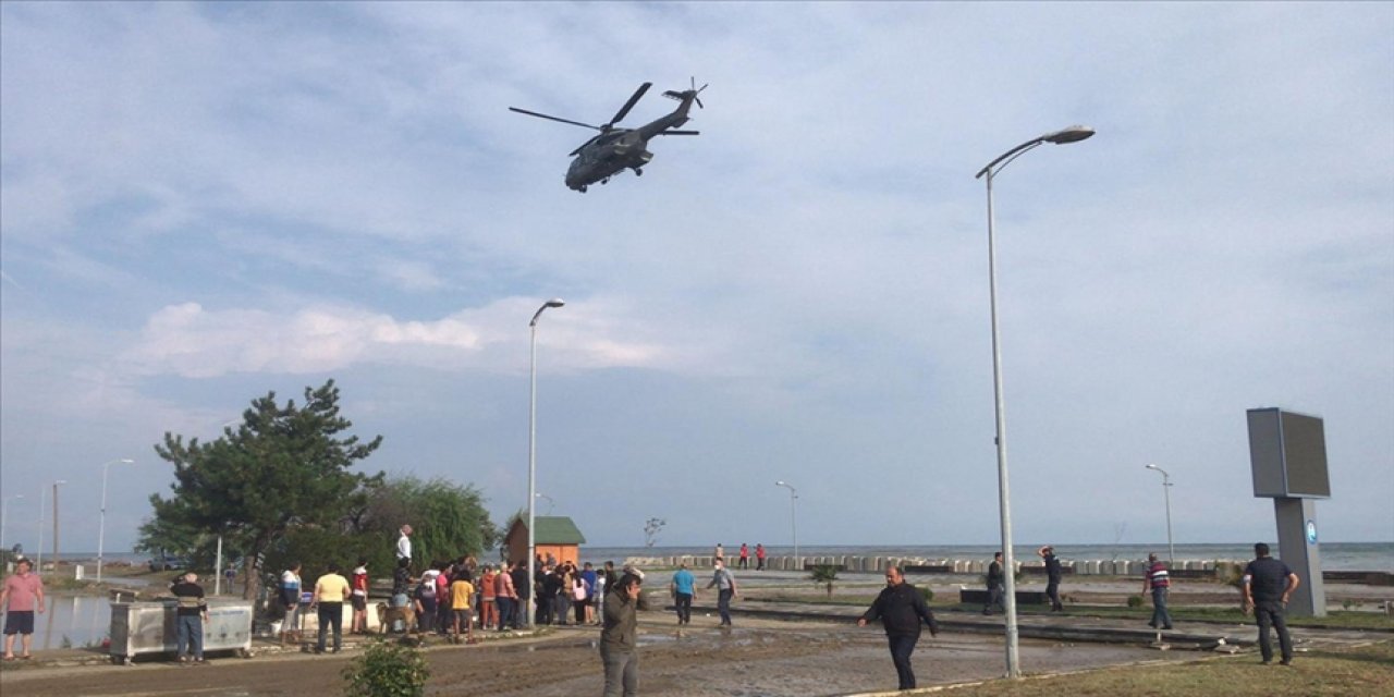 Bozkurt'ta selde mahsur kalan vatandaşlar helikopterlerle tahliye ediliyor